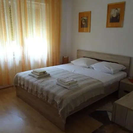 Slavica Kuca Blizu Mora Sa Terasom * Barbat na Rabu