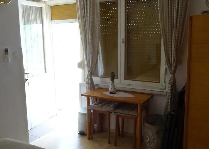Slavica Kuca Blizu Mora Sa Terasom Barbat na Rabu