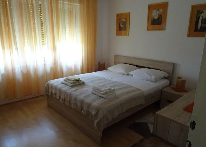Slavica Kuca Blizu Mora Sa Terasom * Barbat na Rabu